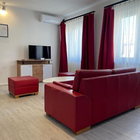 Newly Renovated 2 Rooms Apartment Downtown Nitra Eksteriør billede