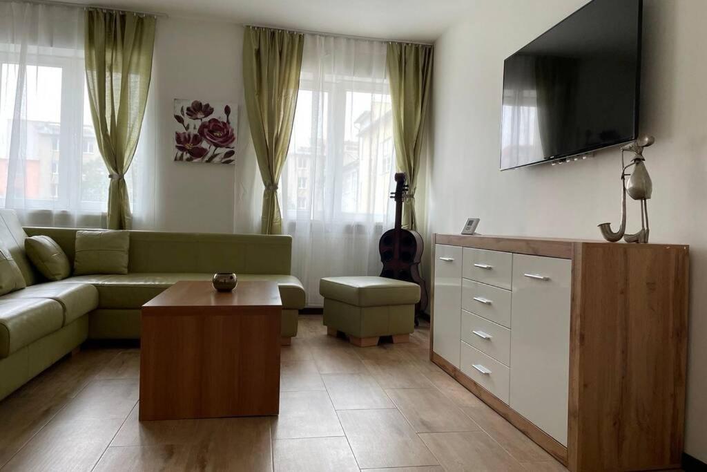 Newly Renovated 2 Rooms Apartment Downtown Nitra Eksteriør billede