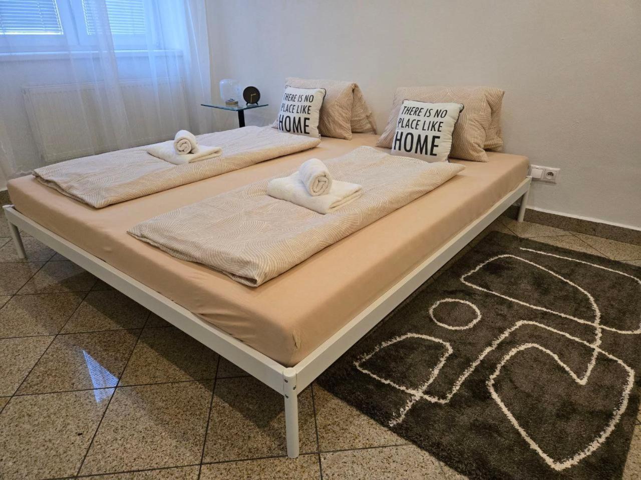 Newly Renovated 2 Rooms Apartment Downtown Nitra Eksteriør billede